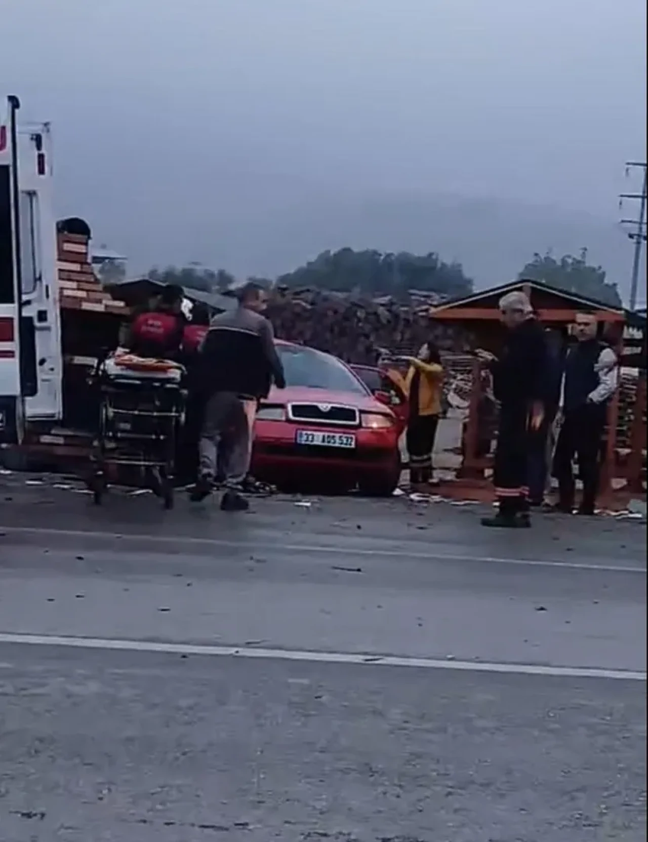 İzmir'in Kemalpaşa ilçesinde meydana gelen trafik kazasında 2 kişi hayatını kaybetti