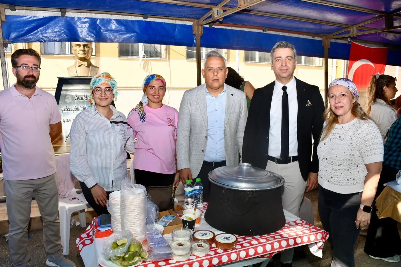 Silifke'de Gazipaşa İlkokulu'nun düzenlediği etkinlikte el emeği ürünler sergilendi