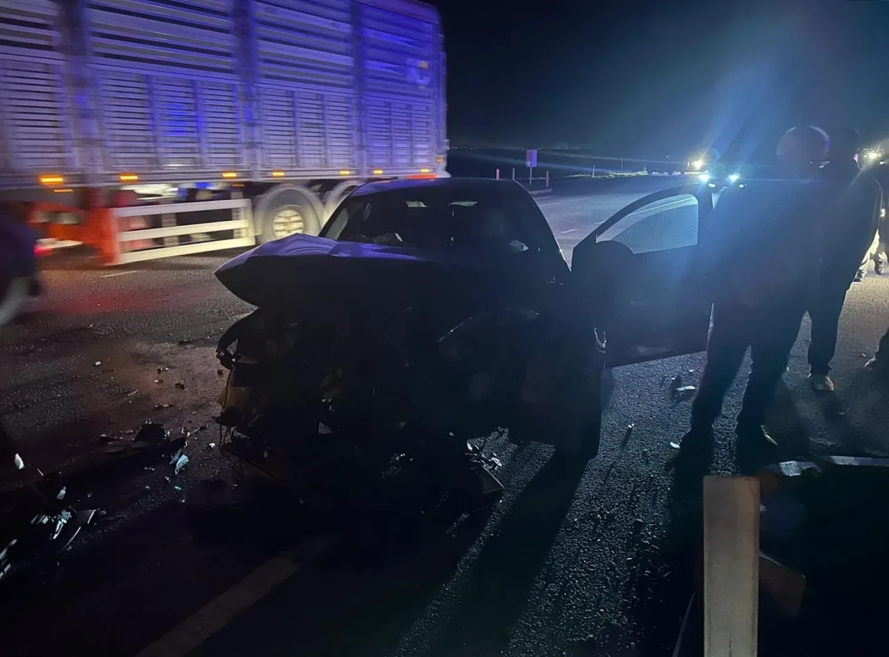 Tekirdağ'ın Muratlı ilçesinde çevreyolunda iki araç çarpıştı ve 2 kişi yaralandı