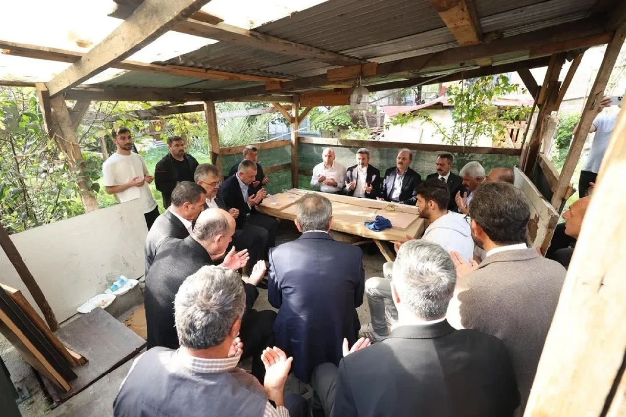 Kocaeli'de parfüm dolum tesisinde çıkan yangında hayatını kaybedenlerin ailelerine Başkan Büyükakın taziyede bulundu