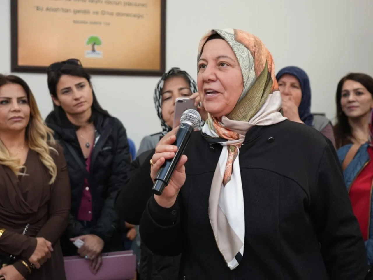 Gaziantep'te Şehitkamil Belediye Başkanı Umut Yılmaz Gazikent Mahallesi'ne kütüphane ve nikah salonu müjdesi