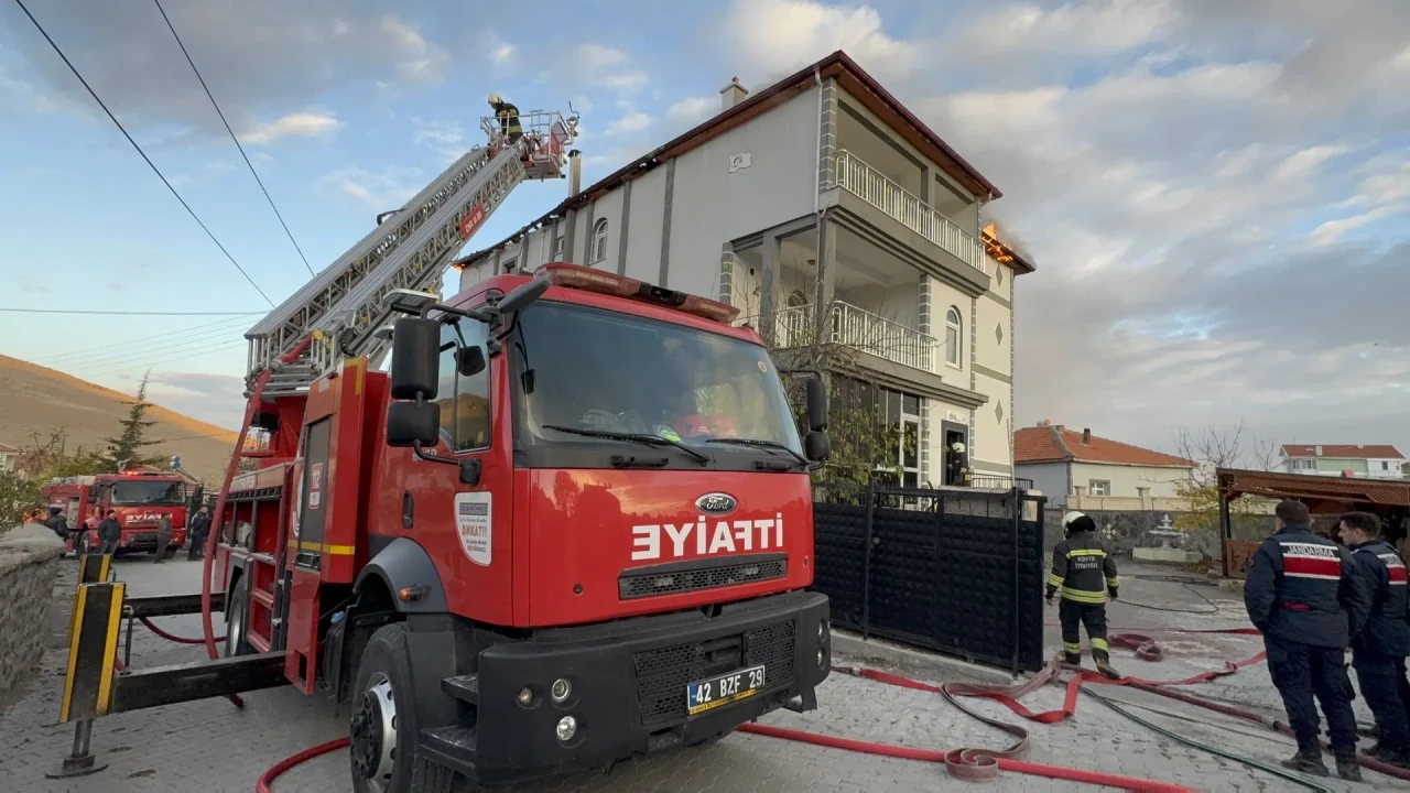 Konya'nın Kulu ilçesinde müstakil evde çıkan yangın itfaiye ekiplerince söndürüldü