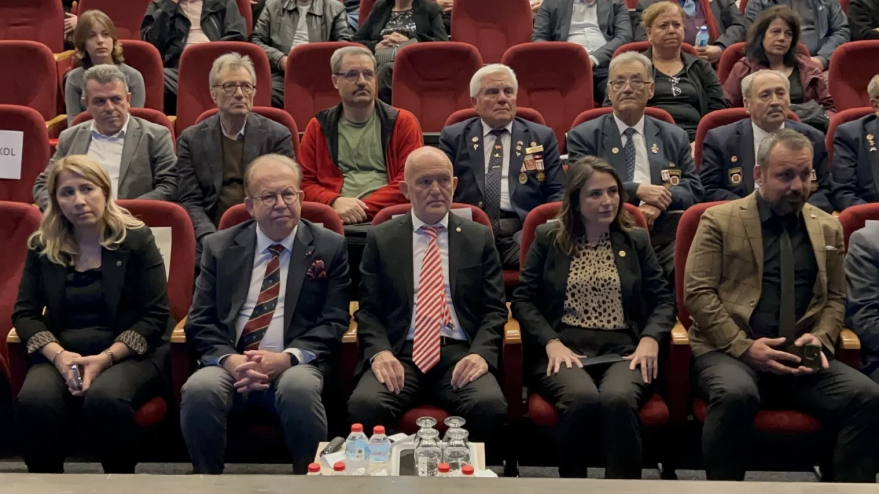 Çanakkale'de Kıbrıs'ın jeopolitik önemi ve Türk kimliği konuşuldu