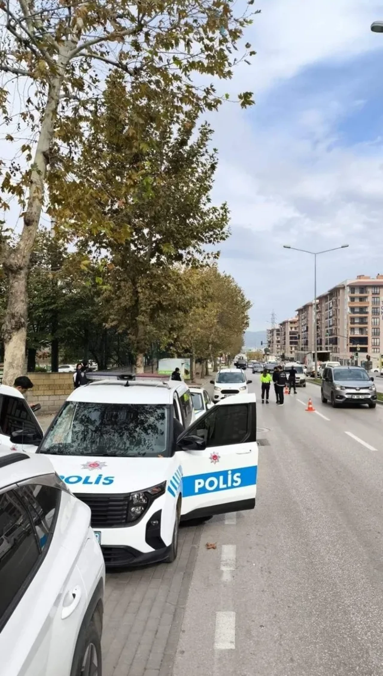 Bursa'da göçmen kaçakçılığına yönelik operasyonda 27 yabancı uyruklu şahıs yakalandı