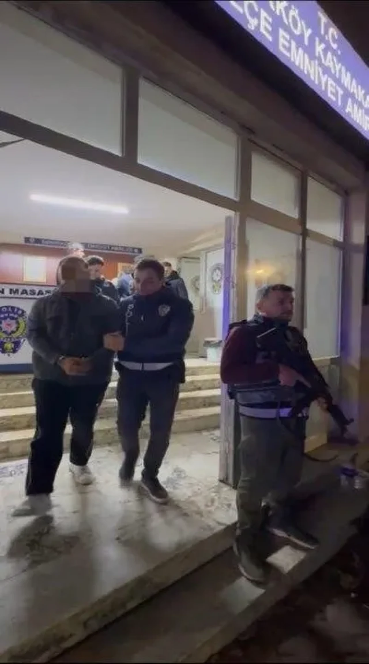 Kırklareli'nin Demirköy ilçesinde şok uygulamada 5 şüpheli ve 6 yabancı uyruklu kişi yakalandı