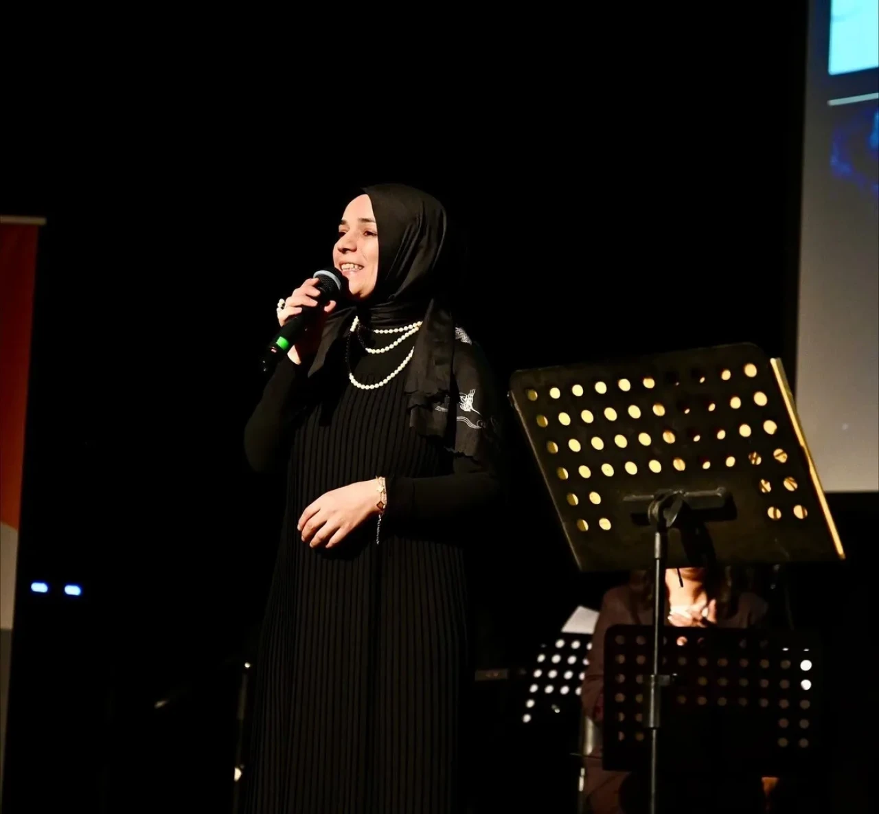 Yeşilyurt Kent Konseyi Şiir Ve Müzik Programına Yoğun İlgi