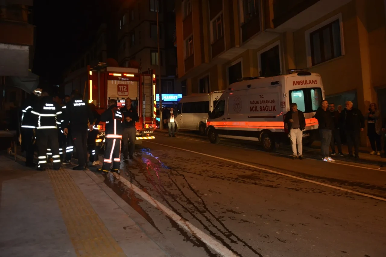 Ordu’nun Ünye ilçesinde sobadan çıkan yangında anne ve oğlu yaralandı