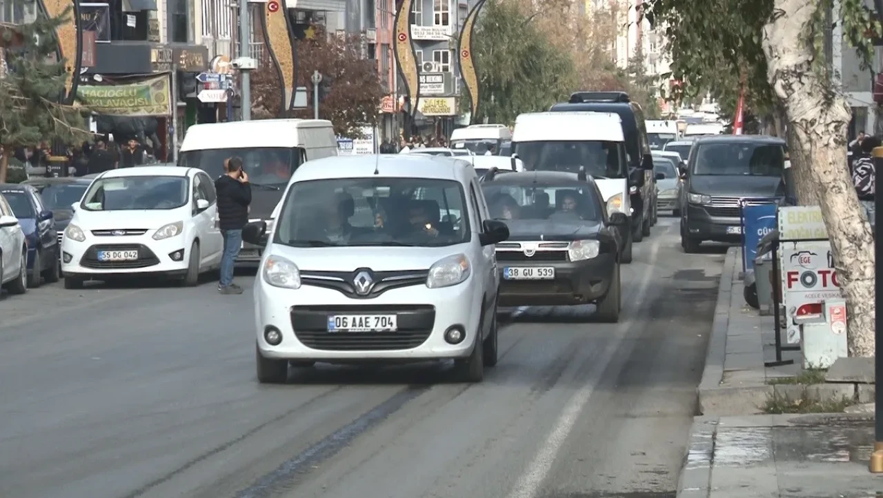 Kars'ta merkez nüfus 100 bin iken trafiğe kayıtlı araç sayısı 54 bini geçti