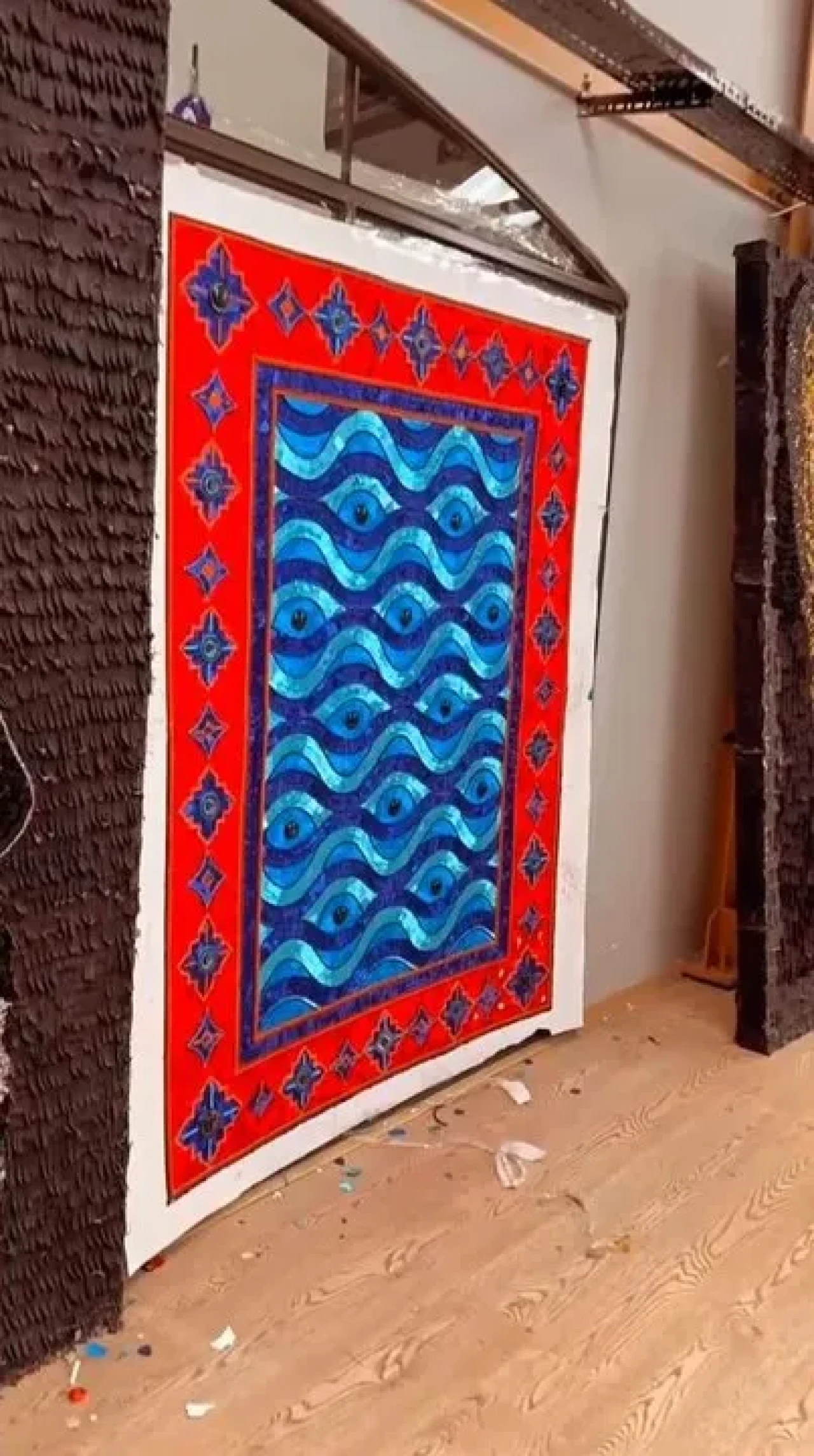 İstanbul'da atıklardan sanat eserleri yapan Serkan Şerefhanoğlu'nun tabloları dünyada ilgi görüyor