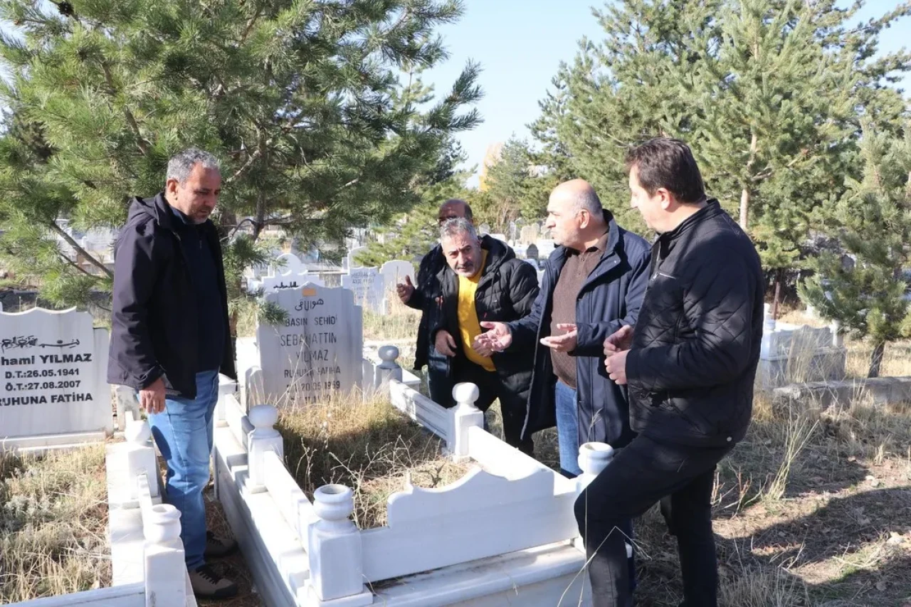 Van'da depremde hayatını kaybeden gazeteci Sebahattin Yılmaz Erzurum'da anıldı