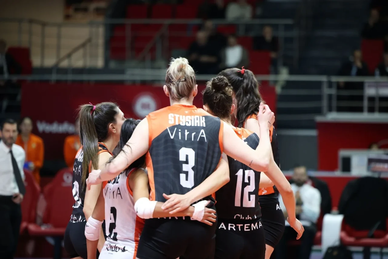 Eczacıbaşı Dynavit, Sultanlar Ligi'nde Türk Hava Yolları'nı 3-0 mağlup etti