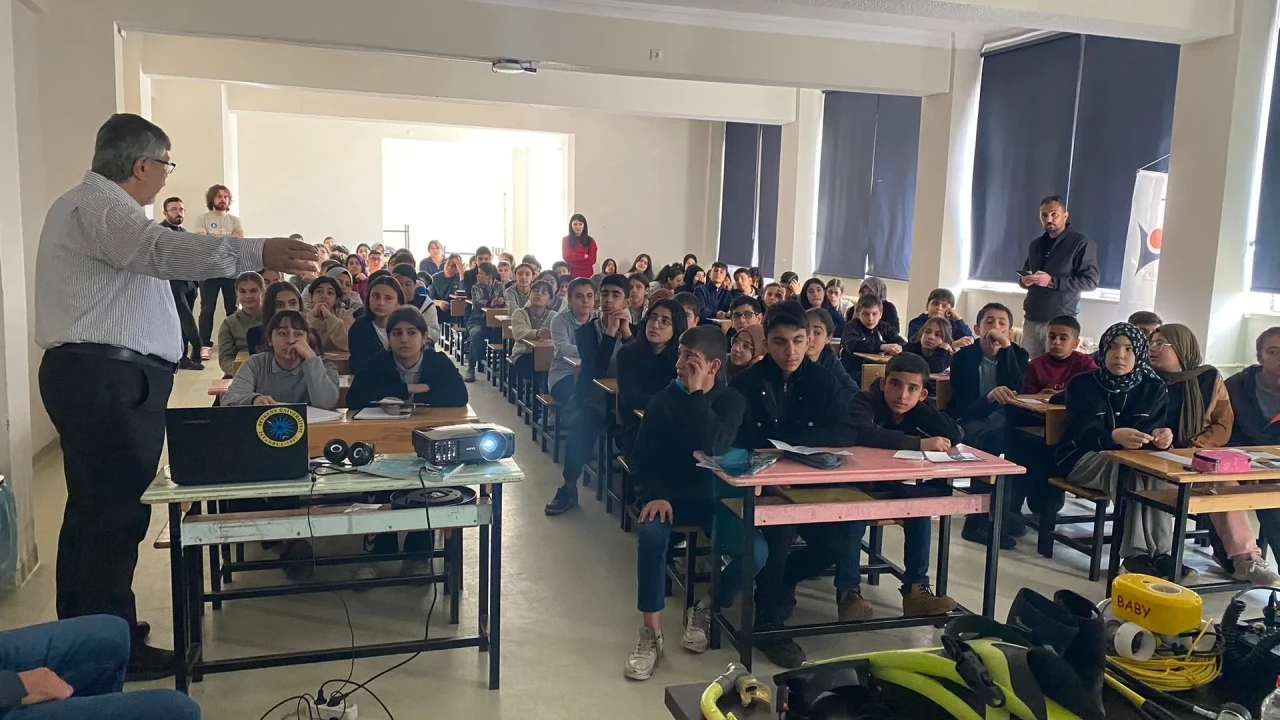 Bitlis, Van ve Muş’taki öğrenciler mavide bilimle buluştu eğitim aldı