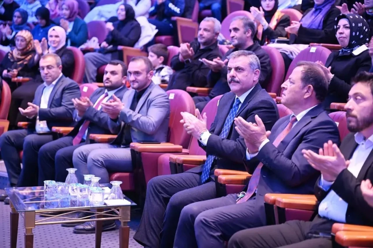 Erzurum Valisi Mustafa Çiftçi, İsmail Kahraman’la ilgili hatıralarını paylaştı