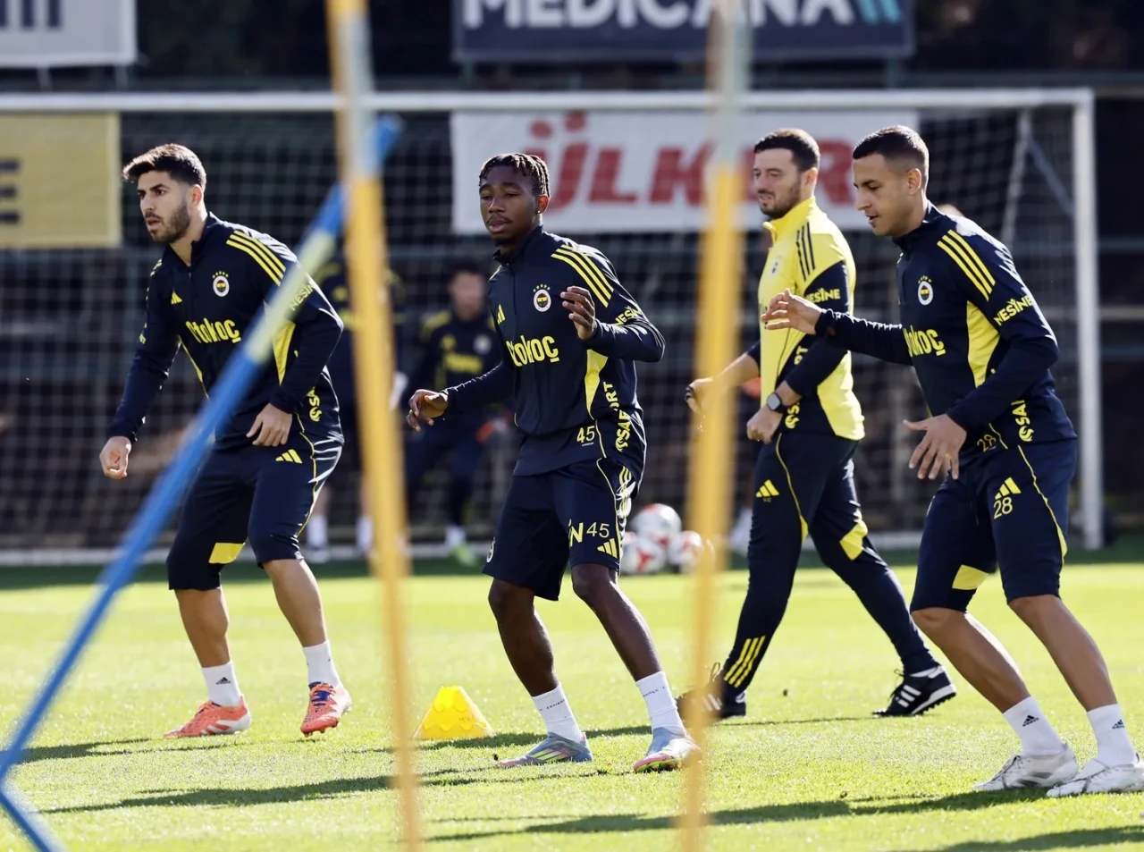 fenerbahçe rizespor maçı hazırlıklarına antrenmanlarla devam ediyor