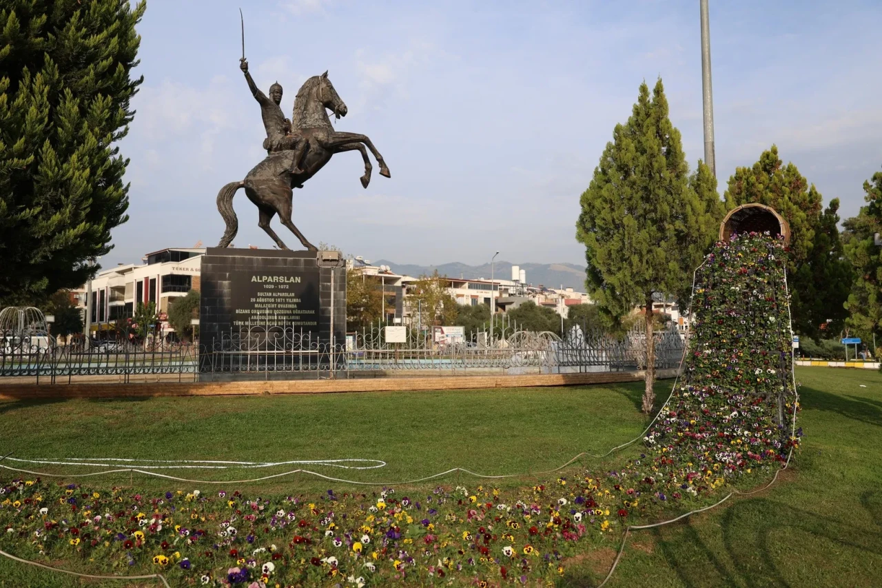 Aydın, 350 bin çiçekle bahara rengarenk bir başlangıç yapıyor