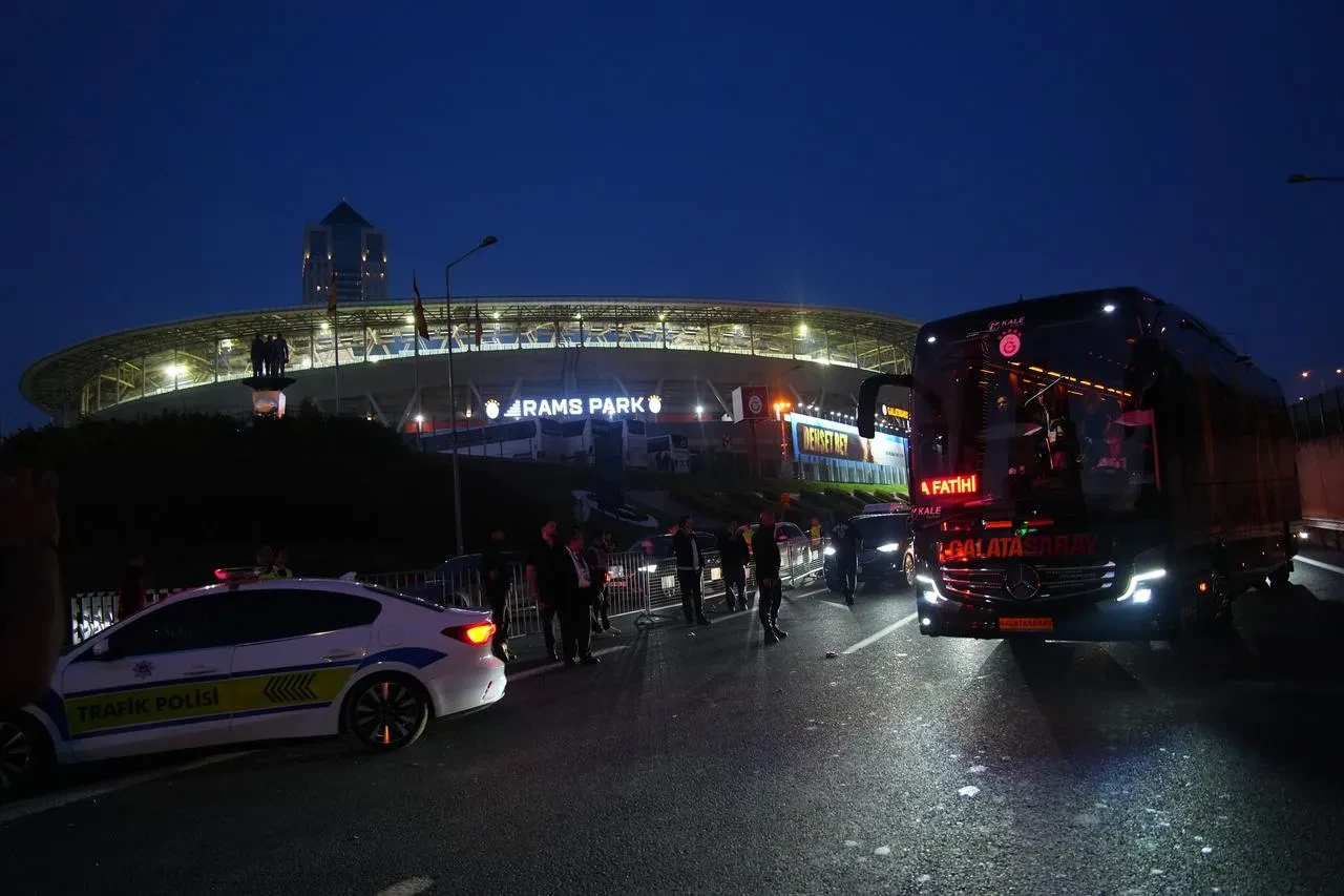 Galatasaray Trabzonspor maçı için RAMS Park'a ulaştı