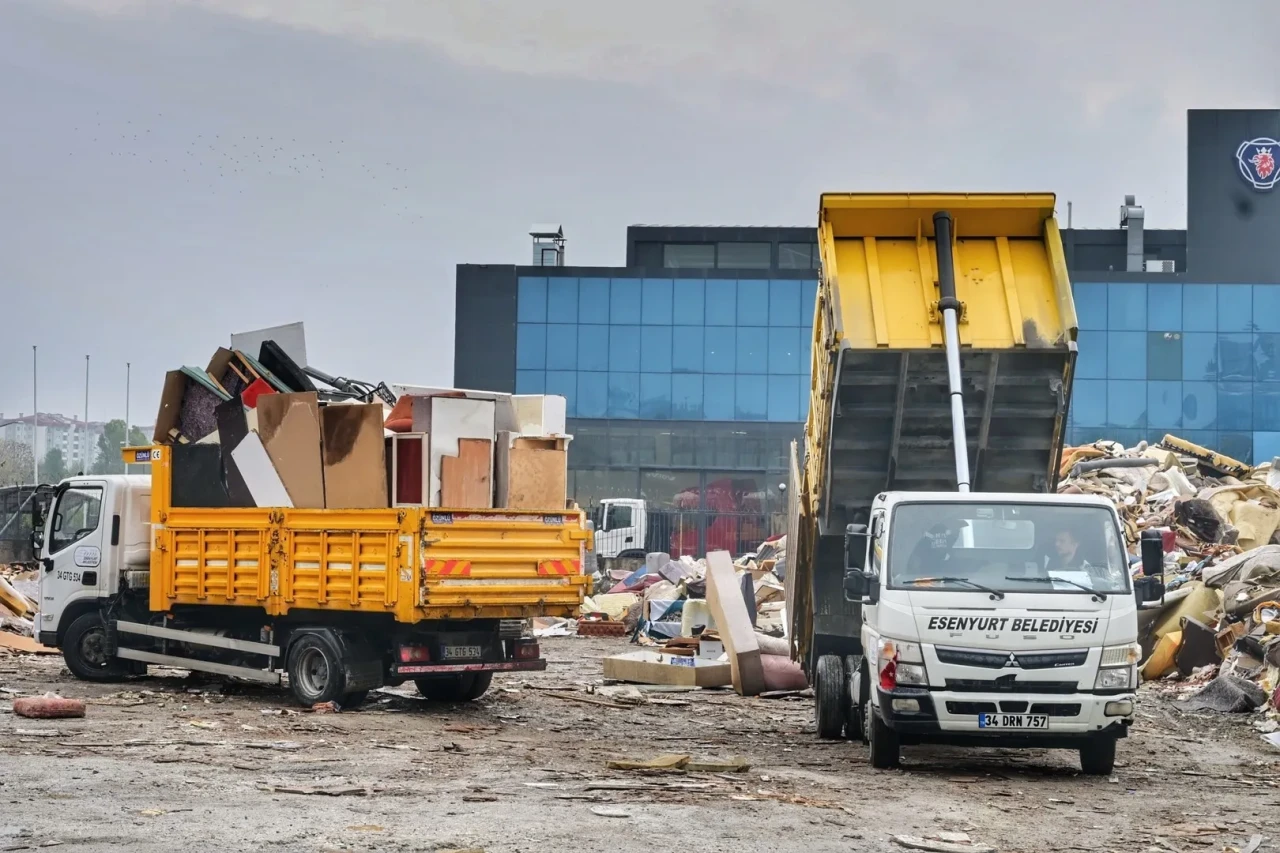 Esenyurt'ta kullanılmış ev eşyaları geri dönüşümle doğaya zarar vermeden bertaraf ediliyor