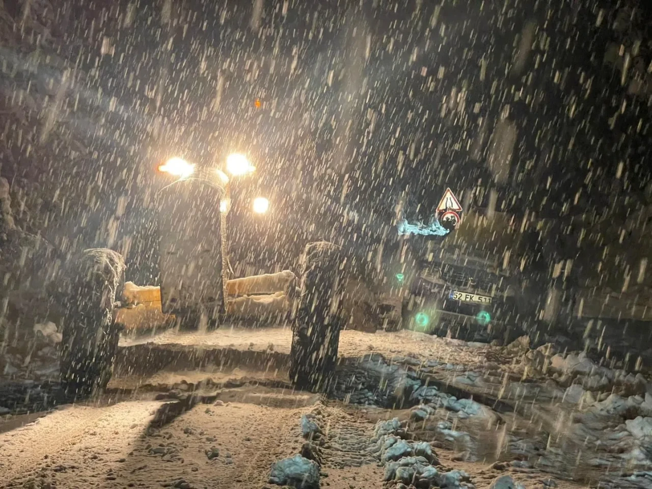 Ordu-Sivas kara yolu yoğun kar yağışı nedeniyle ulaşıma kapandı