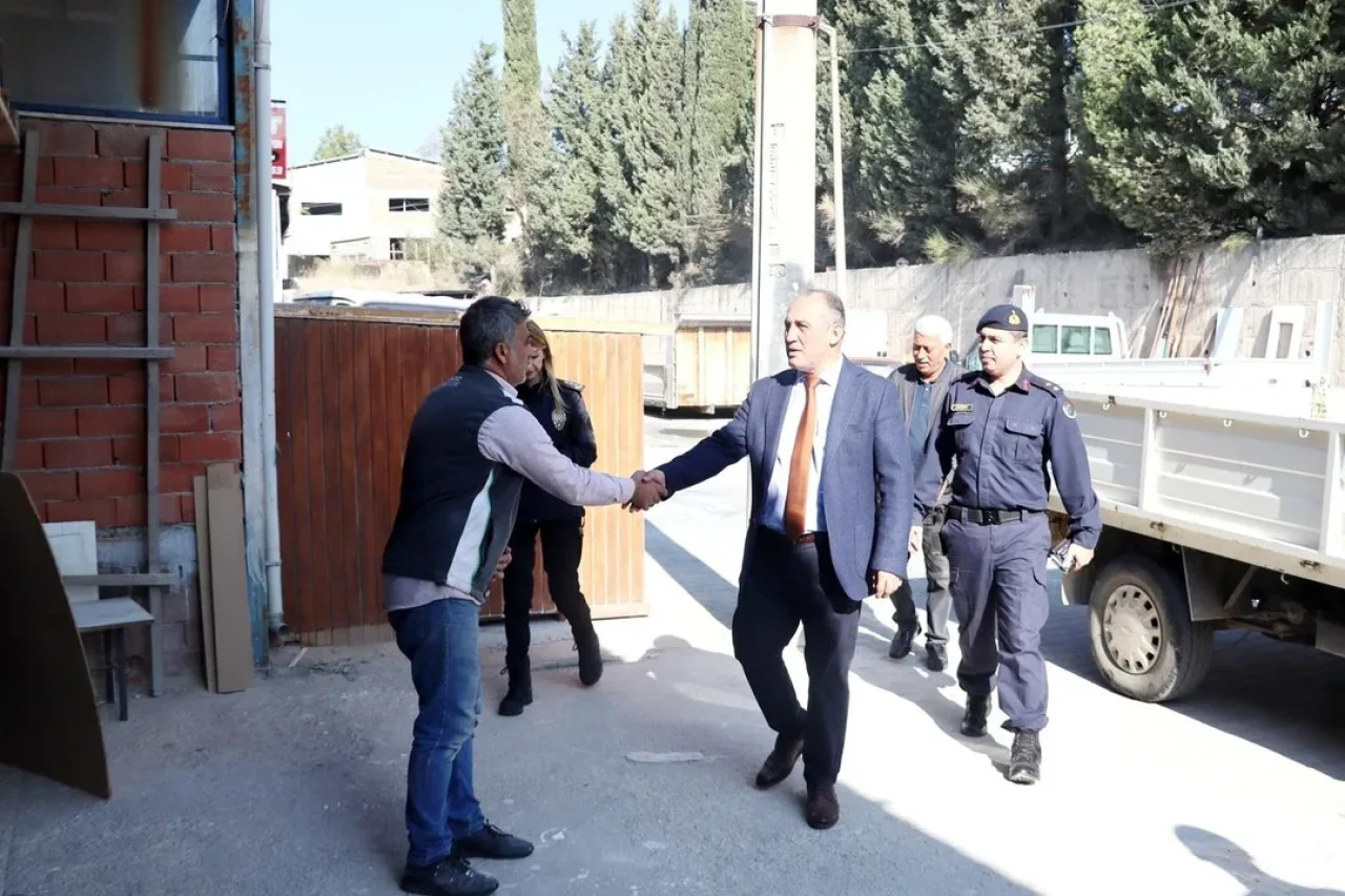 Yatağan Kaymakamı İlhan sanayi sitesinde esnaf ziyareti gerçekleştirerek sorunları dinledi