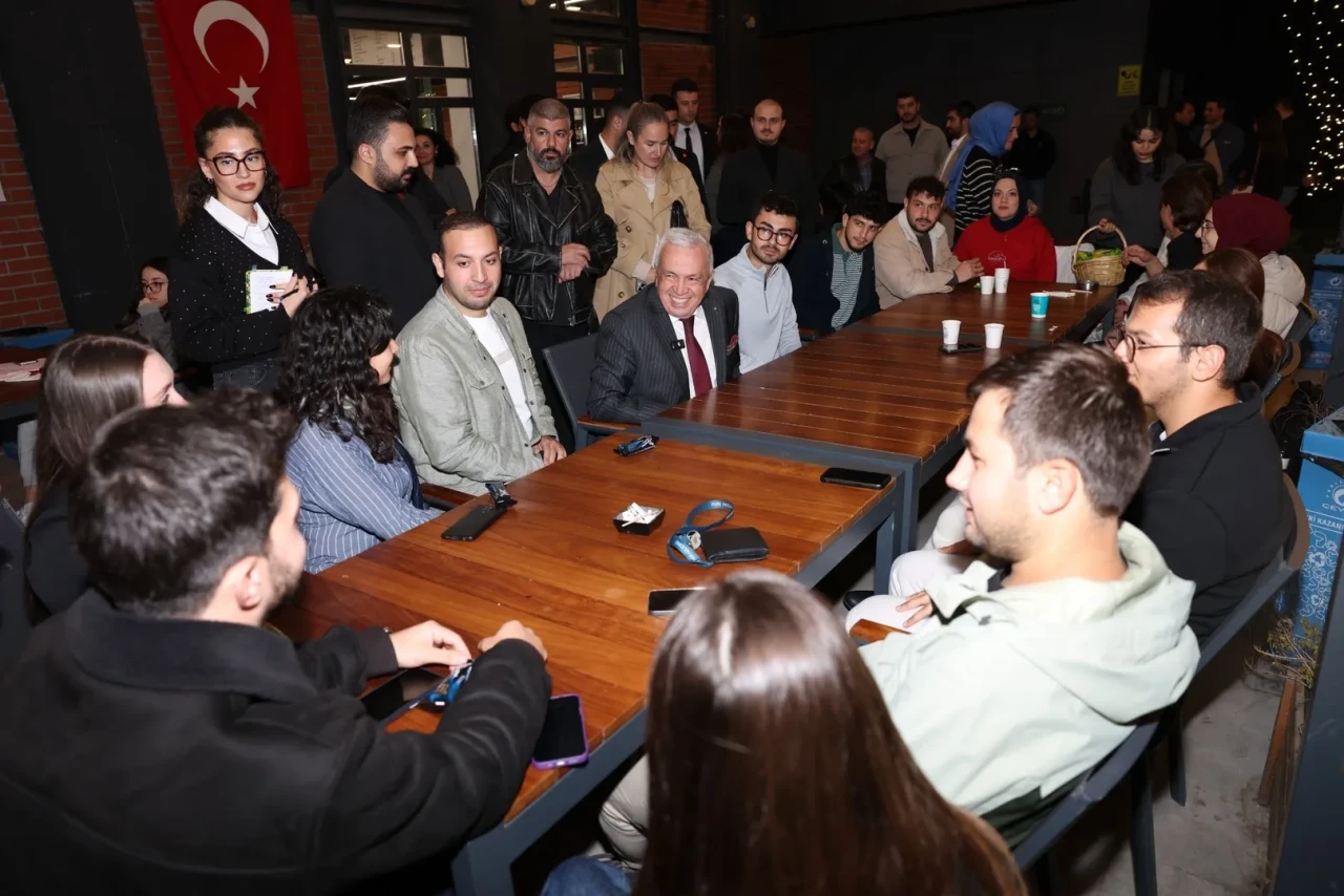 Nilüfer Belediye Başkanı Şadi Özdemir üniversitelilere vize dönemi motivasyonu sağladı