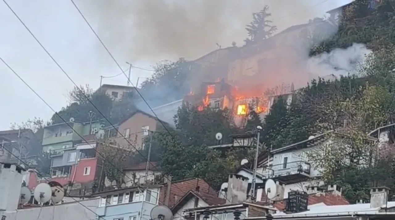 Bursa'daki ev yangınında kaybolan yaşlı adamın cansız bedeni bulundu
