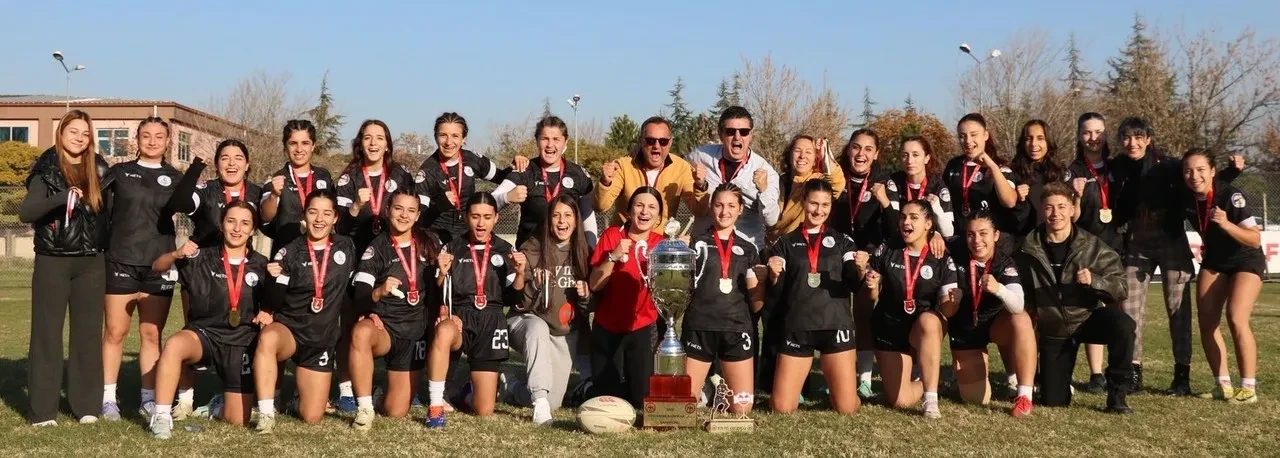körfez Gençlerbirliği kadınlar 15'li ragbi ligi finalinde İstanbul Firuzköy'ü 11-5 yenerek şampiyon oldu