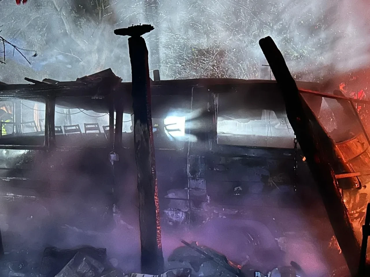 Bartın'da yıldırım düşmesi sonucu garajdaki 2 araç yandı