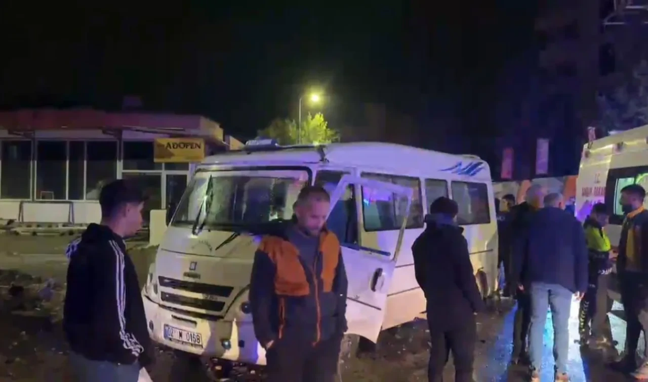 Adıyaman'da cip ile minibüs çarpıştı, 3 kişi yaralandı