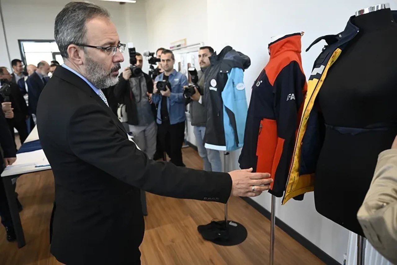 Uşak Üniversitesi'nde deri, tekstil ve seramik tasarım merkezinin yeni binası açıldı