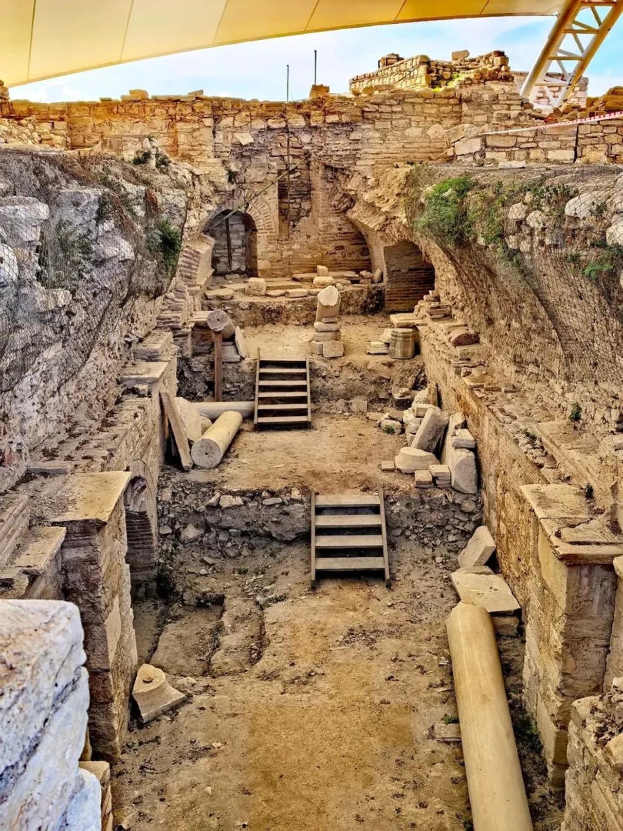 Kadıkalesi binlerce yıllık tarihi ve eşsiz manzarasıyla ziyaretçilerini bekliyor