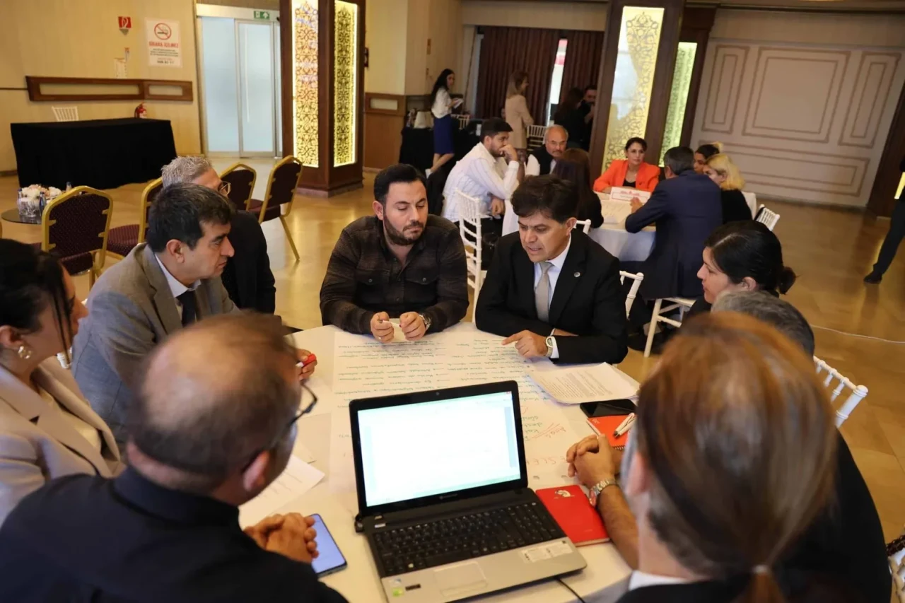 Mersin'de Roman öğrencilerin eğitime erişimi ve ailelerin güçlendirilmesi için çalıştay düzenlendi