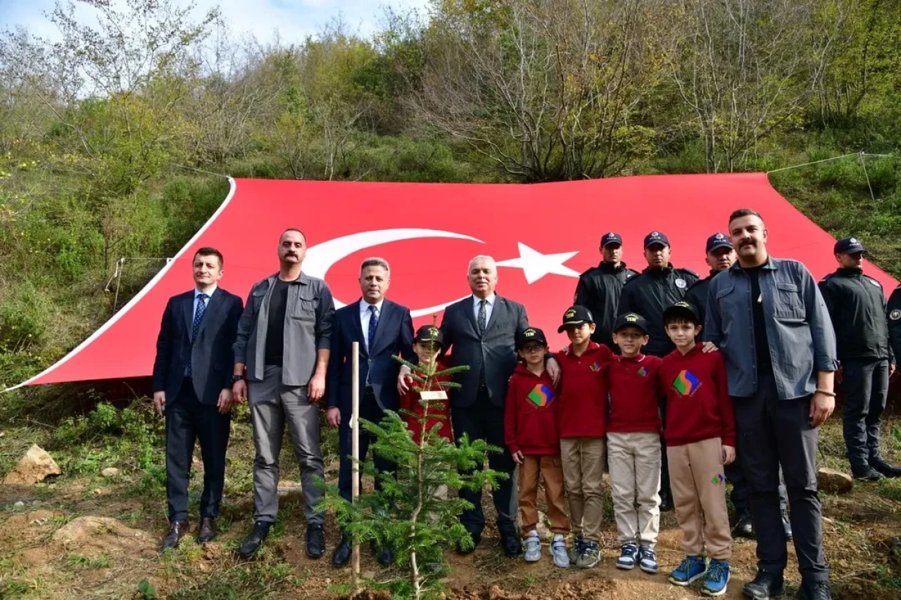 Trabzon’da şehitler için fidan dikme etkinliği gerçekleştirildi
