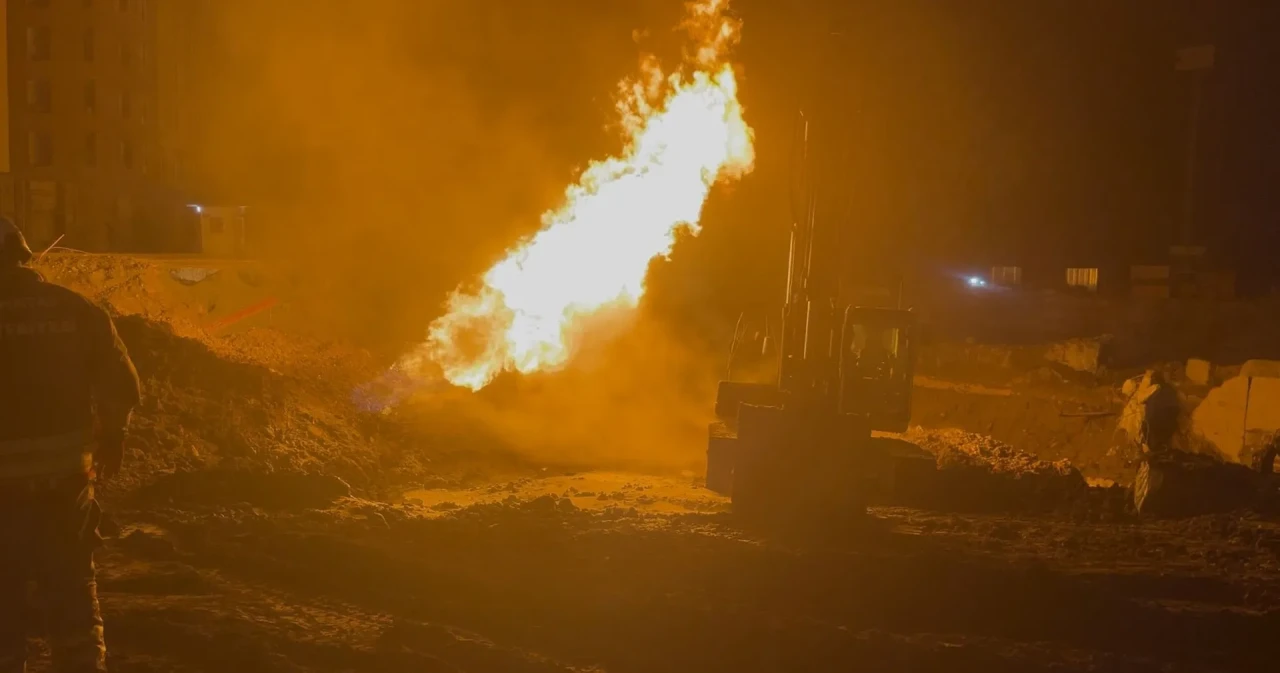 Hatay'da doğal gaz patlaması sonucu çıkan yangında 2 işçi yaralandı