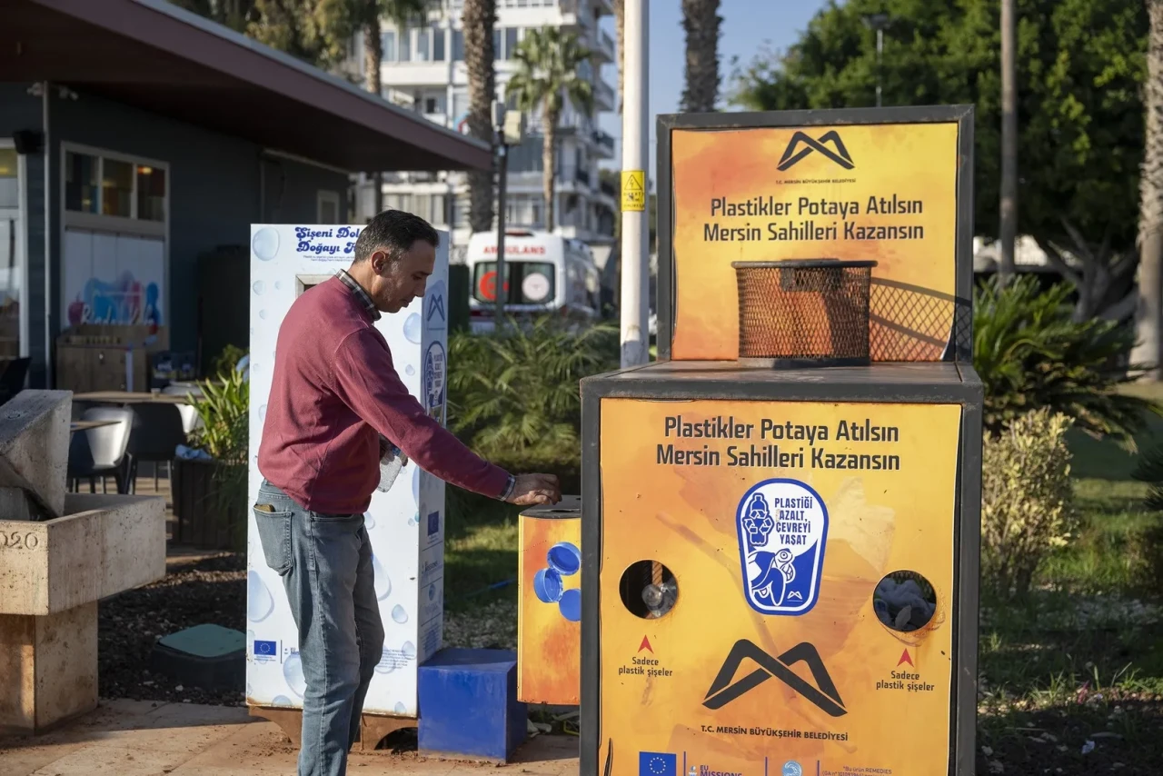 Mersin'de 'Plastiksiz Mersin Sahilleri' projesiyle 10 ayda 1 ton plastik toplandı