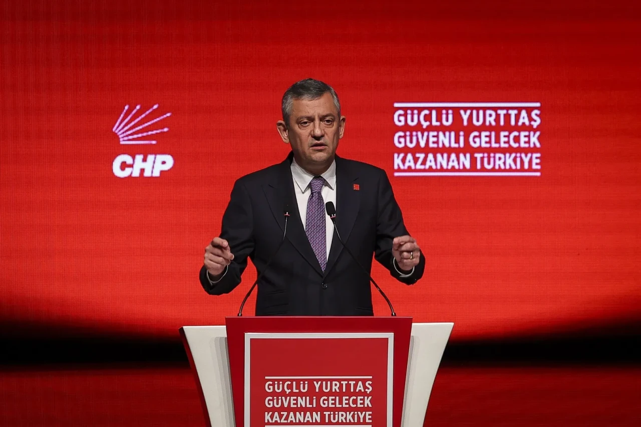 chp genel başkanı Özgür Özel parti programı taslağını tanıttı ve güven veren bir