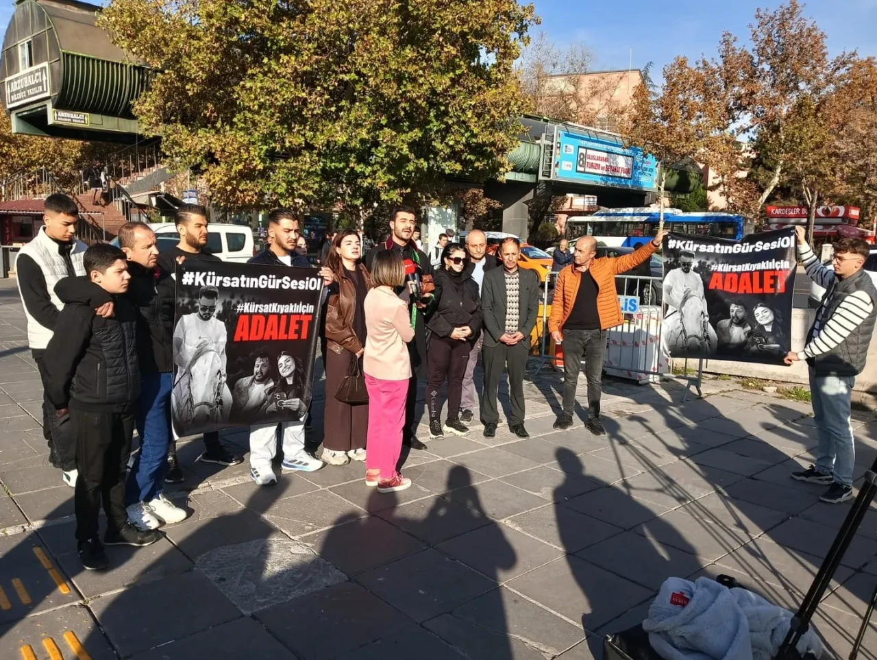 Ankara'da tır çarpmasında hayatını kaybeden gencin ailesi sürücünün serbest kalmasına tepki gösterdi