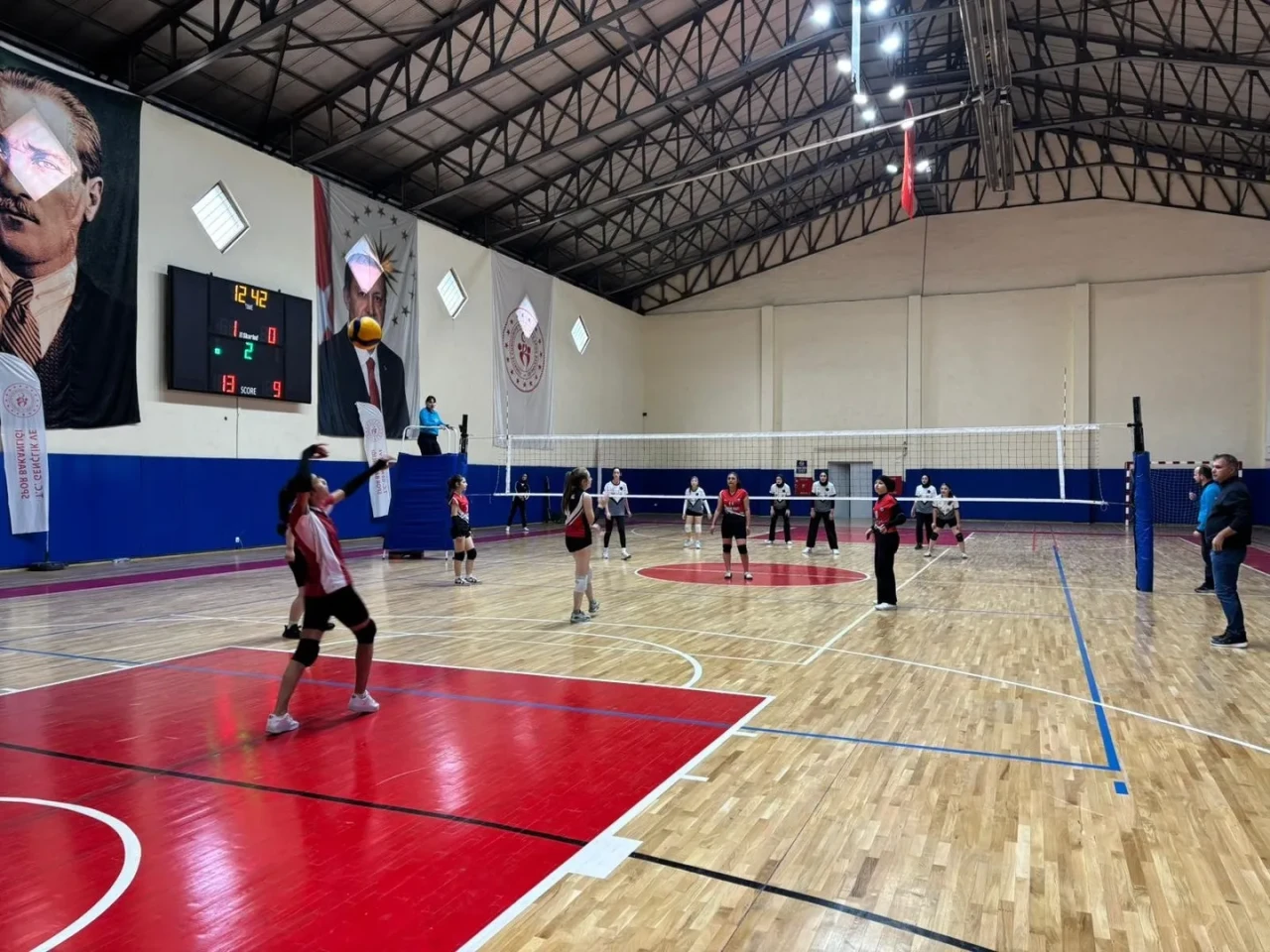 Vezirköprü’de genç kızlar voleybol turnuvası Köprülü Mehmet Paşa Anadolu Lisesi’nin şampiyonluğuyla sona erdi