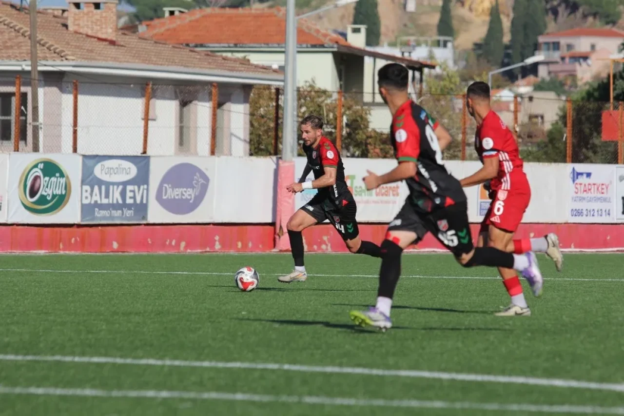 Karşıyaka, Ayvalıkgücü Belediyespor ile deplasmanda golsüz berabere kaldı