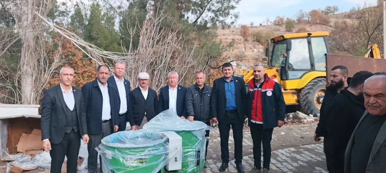 Adıyaman'ın Gölbaşı ilçesinde çiftçilere modern tarım ekipmanları dağıtıldı
