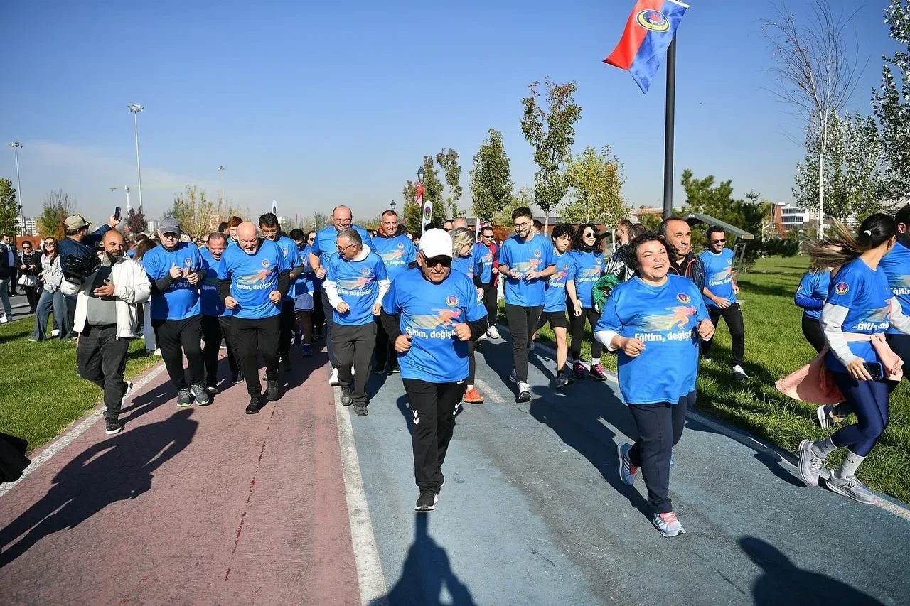 Kayseri’de depremzede çocuklar için destek koşusu düzenlendi
