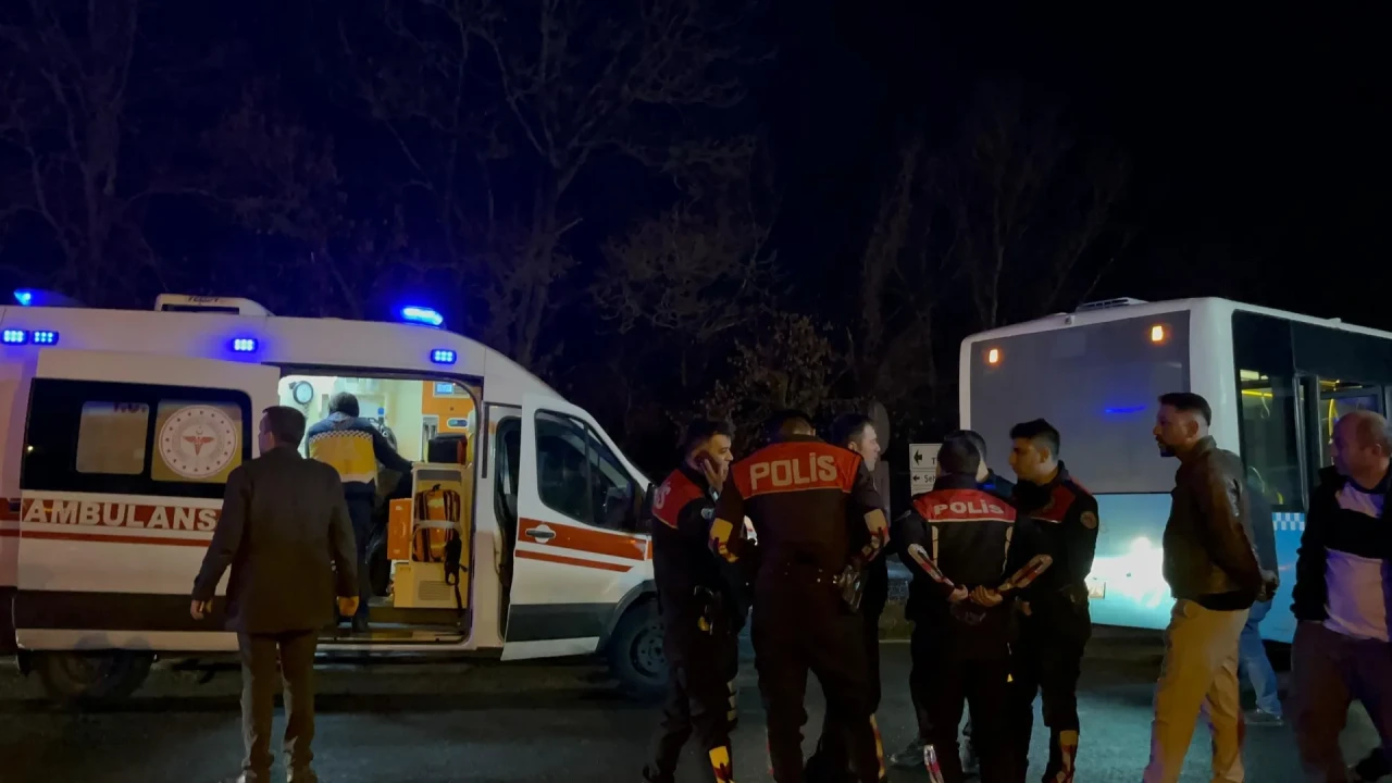 Tekirdağ'da belediye otobüsü ile yolcu otobüsü çarpışması sonucu 9 kişi yaralandı