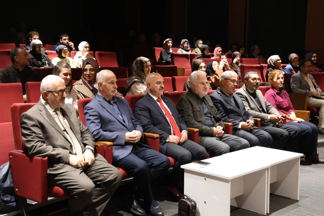 DÜZCE Üniversitesi’nde Merhamet Paneli Gerçekleştirildi