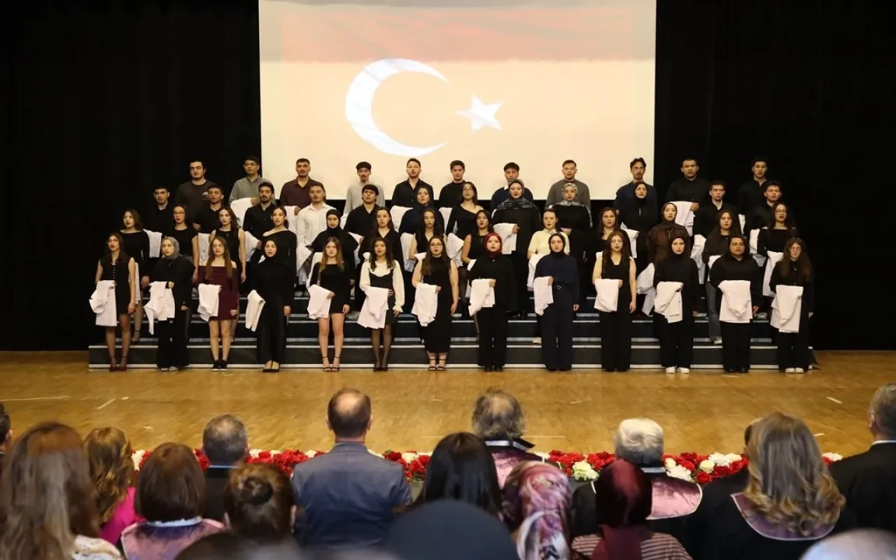 Ordu'da diş hekimliği öğrencileri beyaz önlük giyme töreniyle mesleğe ilk adımı attı