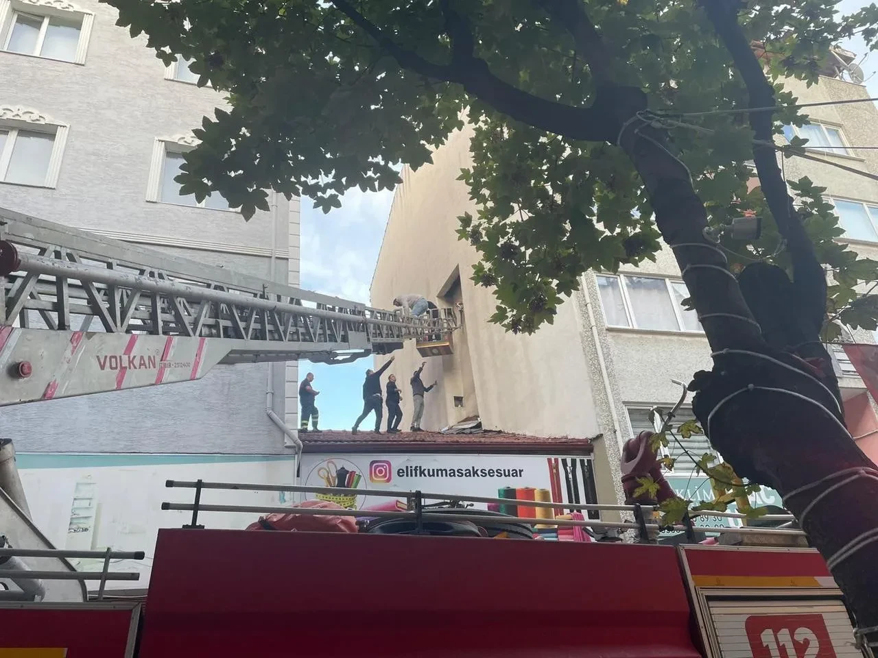 Bilecik'te polisten kaçan şahıs baca boşluğunda sıkıştı itfaiye kurtardı