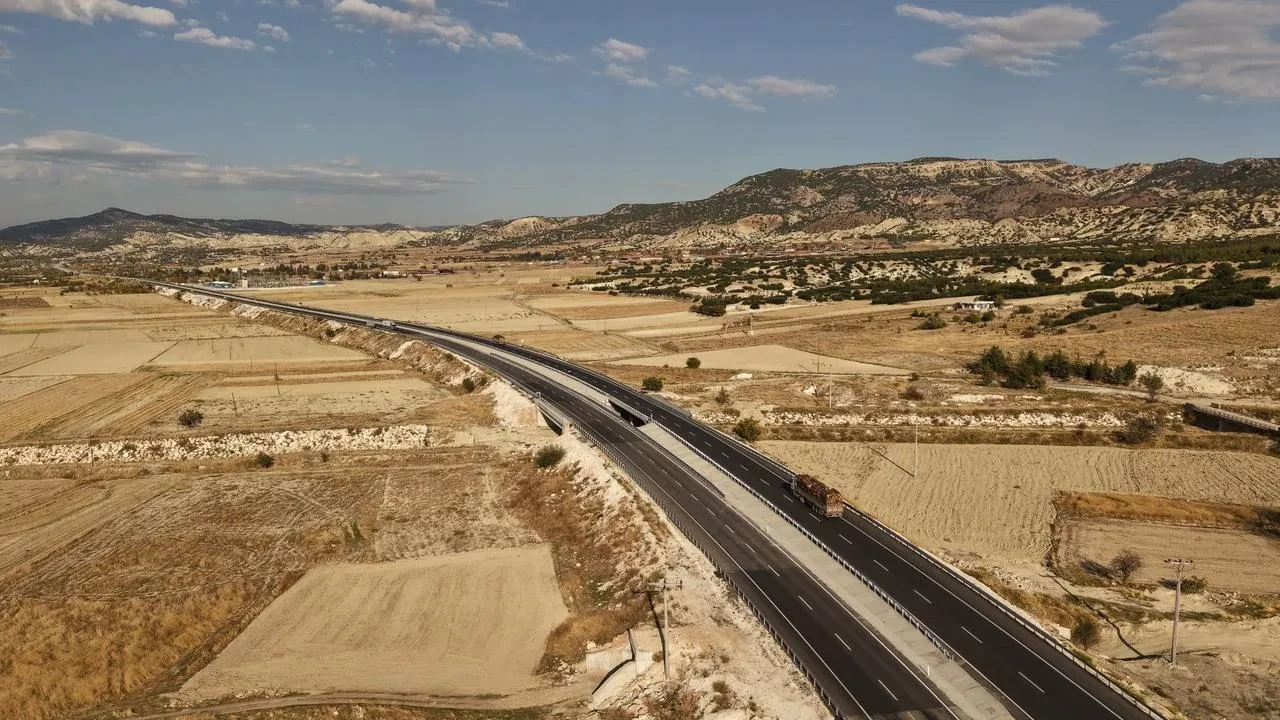 Bakan Uraloğlu Burdur-Tefenni-Çavdır Yolu'nun açılışını gerçekleştirdi