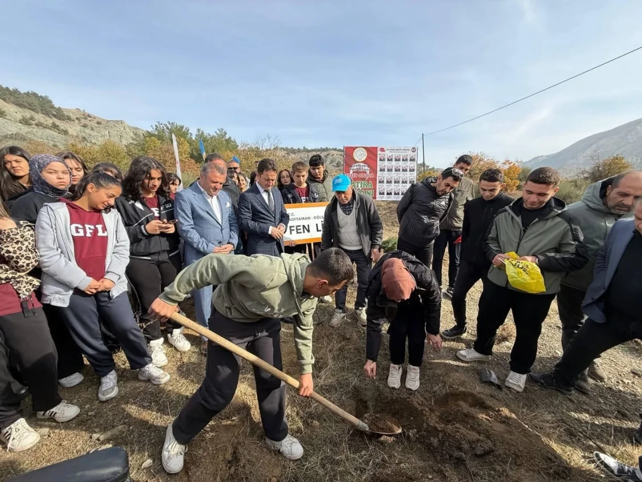 Adıyaman'ın Gölbaşı ilçesinde şehitlerin isimleri hatıra ormanında yaşatıldı
