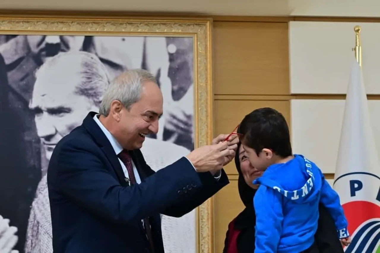 Antalya'da Kepez Belediyesi 18 bin öğrenciye göz taraması yaptı, 100 çocuğa ücretsiz gözlük