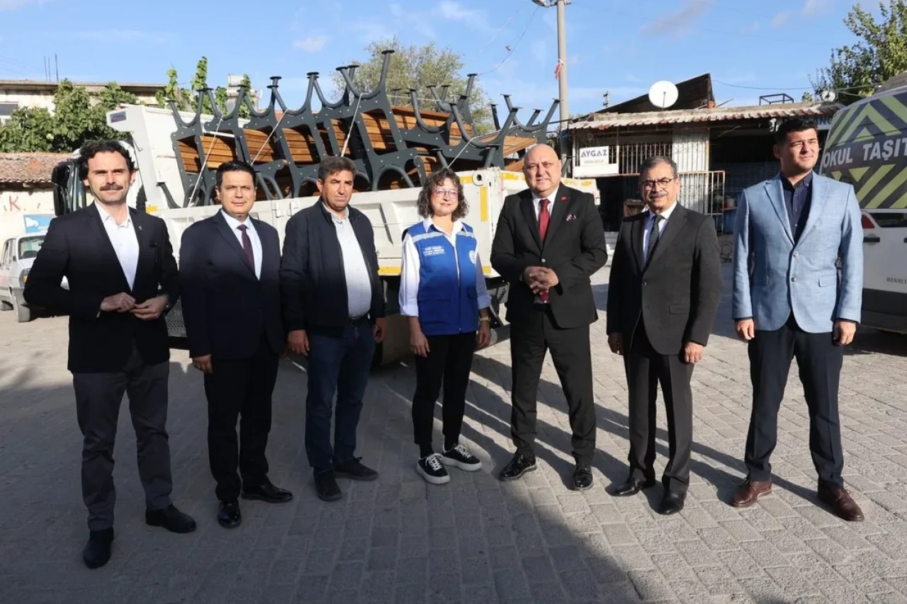 Muğla Büyükşehir Belediyesi Yatağan'a 60 bank ve 6 oyun grubu yerleştirdi