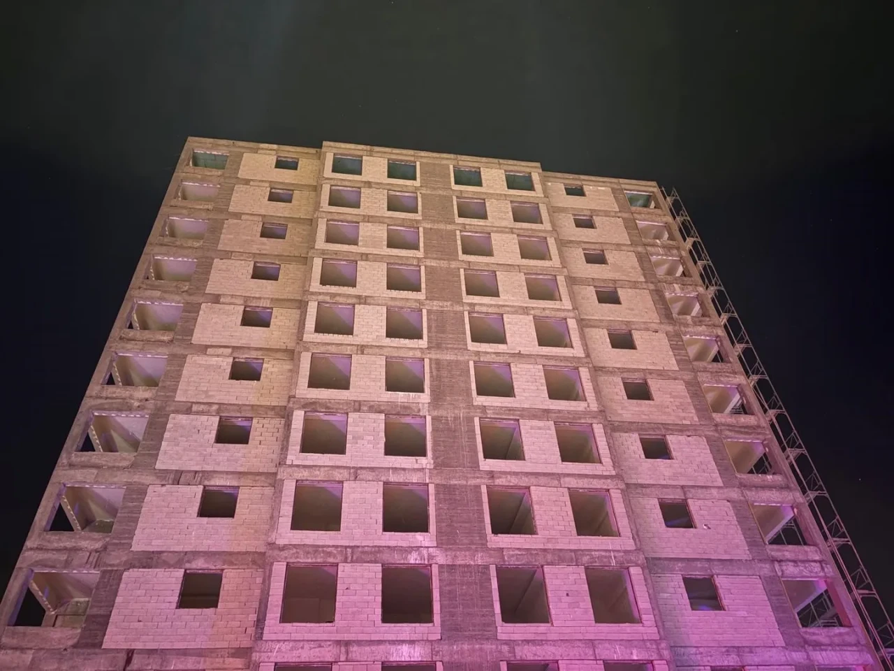 Kayseri'de intihar etmek isteyen kadın polis iknasıyla 14. kattan kurtarıldı