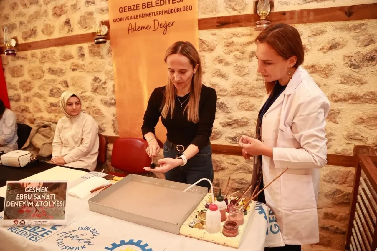 Gebze Belediyesi'nde tarihi mekanda ebru sanatı etkinliği düzenlendi